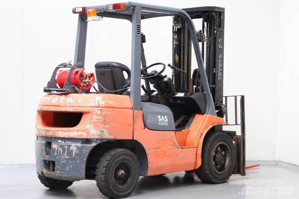 Toyota 02-7FGF30 Chariots GPL