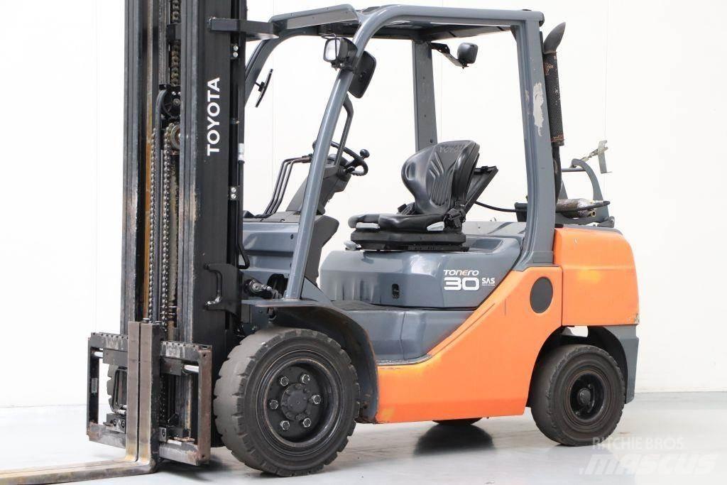 Toyota 02-8FGF30 Chariots GPL