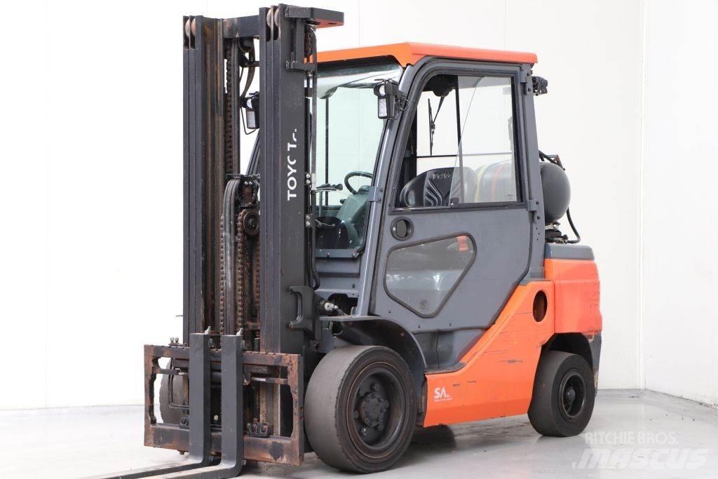 Toyota 02-8FGF30 Chariots GPL
