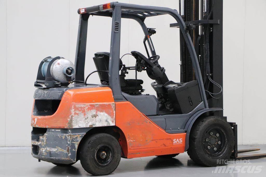Toyota 02-8FGJF35 Chariots GPL