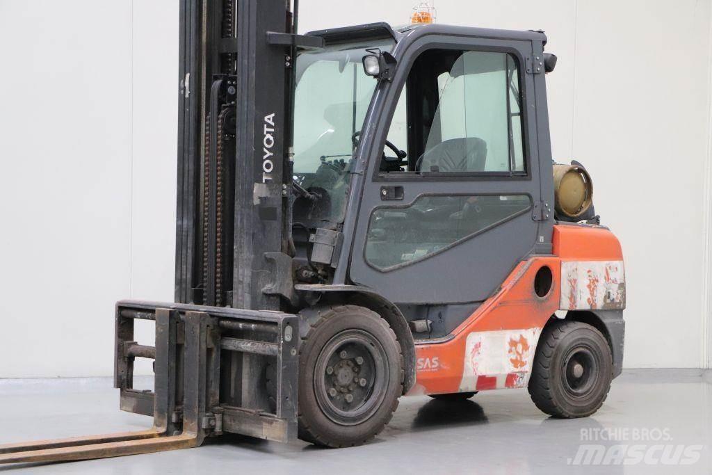Toyota 02-8FGJF35 Chariots GPL