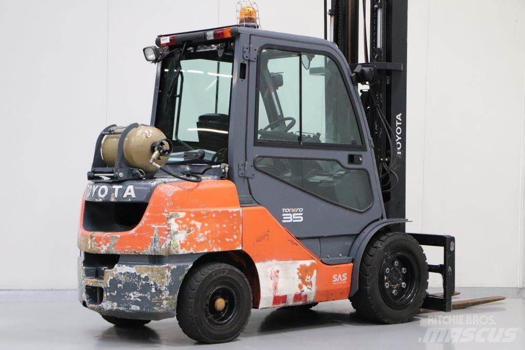 Toyota 02-8FGJF35 Chariots GPL