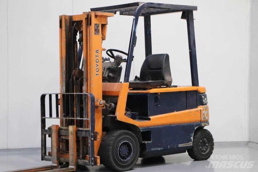 Toyota FBM25 Chariots élévateurs électriques