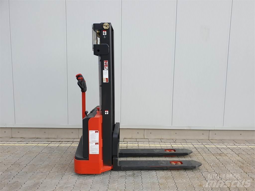 Linde #N/A Gerbeur accompagnant