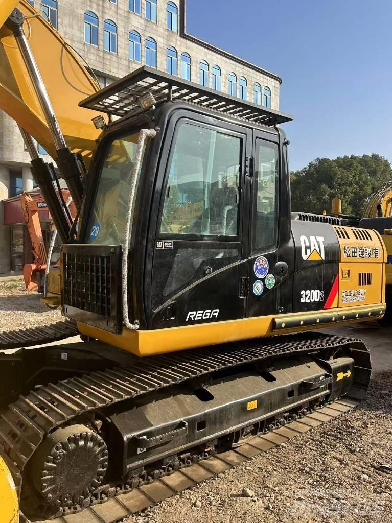CAT 320 D2 Pelle sur chenilles