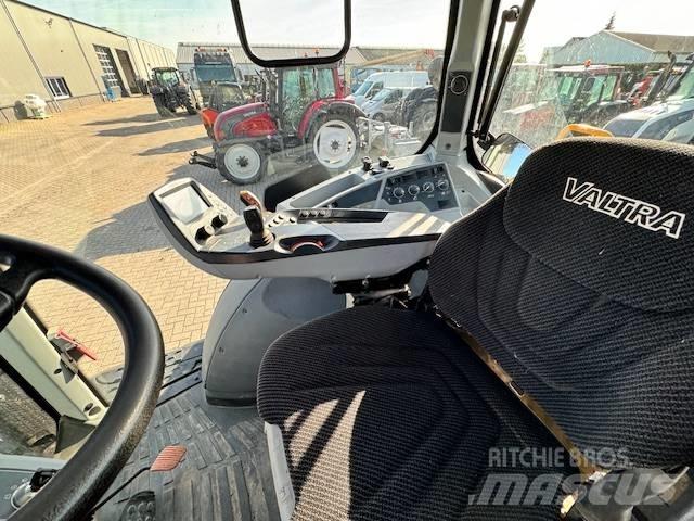 Valtra T214 Versu Tracteur
