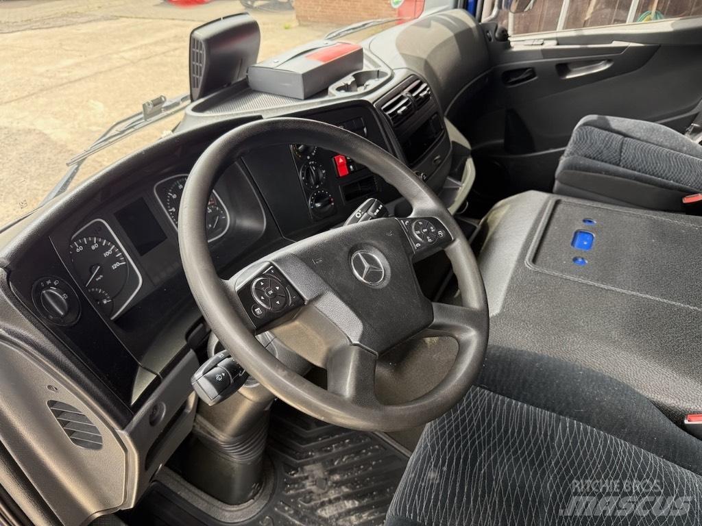 Mercedes-Benz 1630L Camion plateau