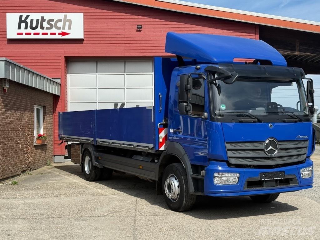 Mercedes-Benz 1630L Camion plateau