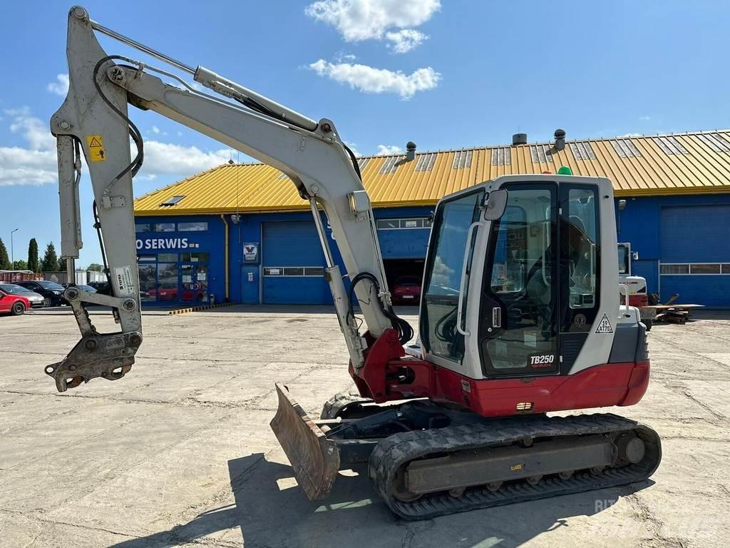 Takeuchi TB250 Mini pelle < 7t
