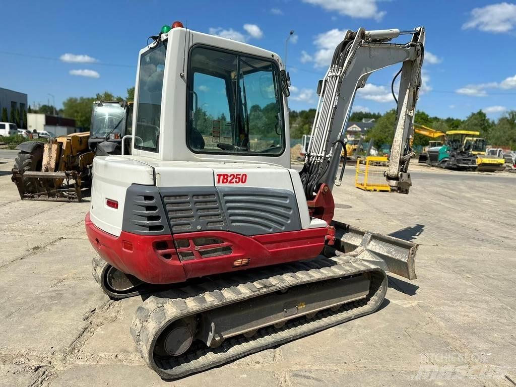 Takeuchi TB250 Mini pelle < 7t
