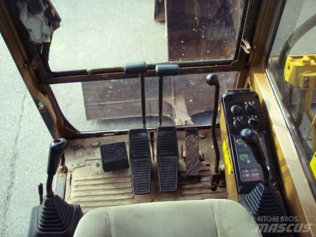 CAT E 70 B Mini pelle 7t-12t