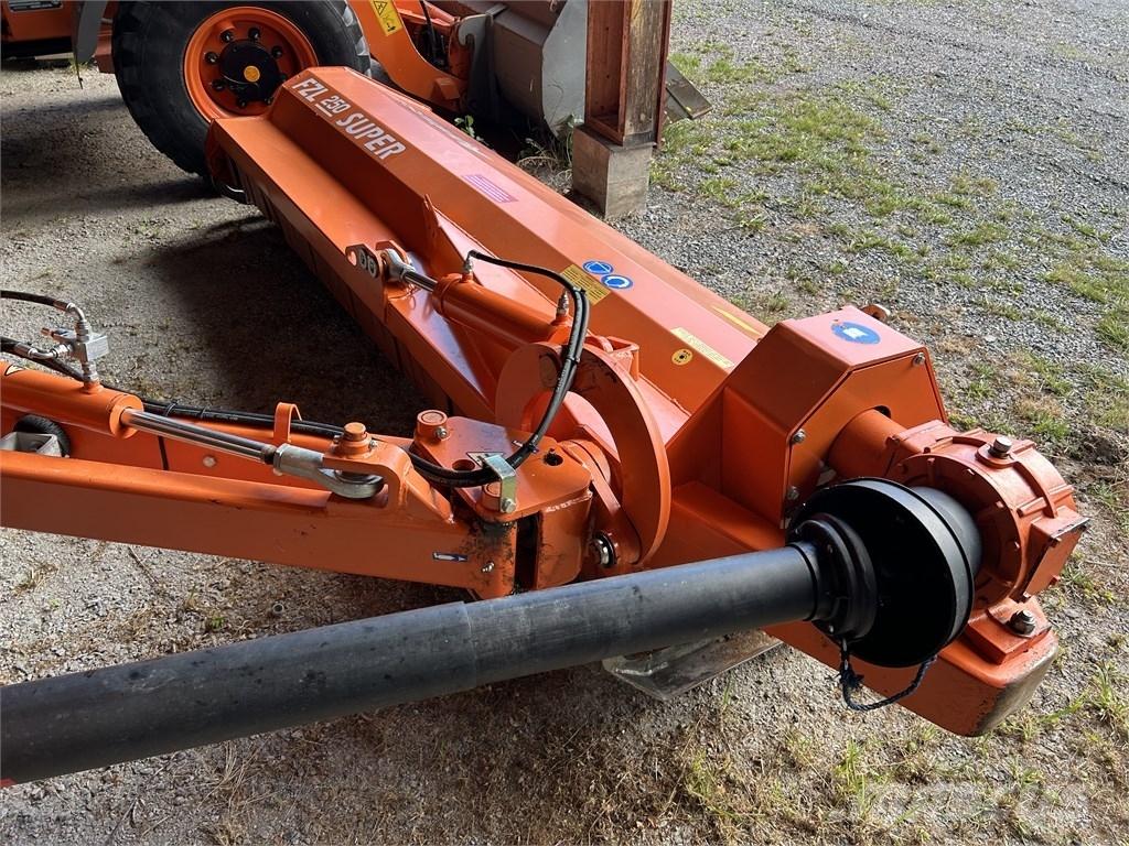 Agrimaster FZL250 Broyeur / Gyrobroyeur / Epareuse