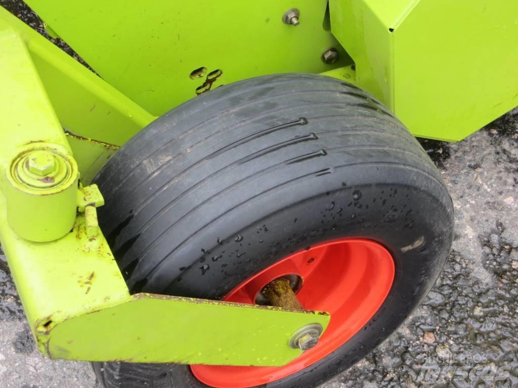 CLAAS 250 RC Presse à balle ronde