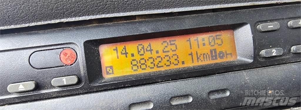 Sisu E12M 8X4 Camion benne