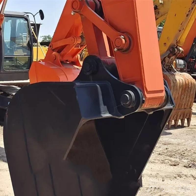 Hitachi ZX 210 Pelle sur chenilles