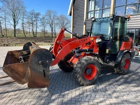 Kubota R 082 Chargeuse sur pneus