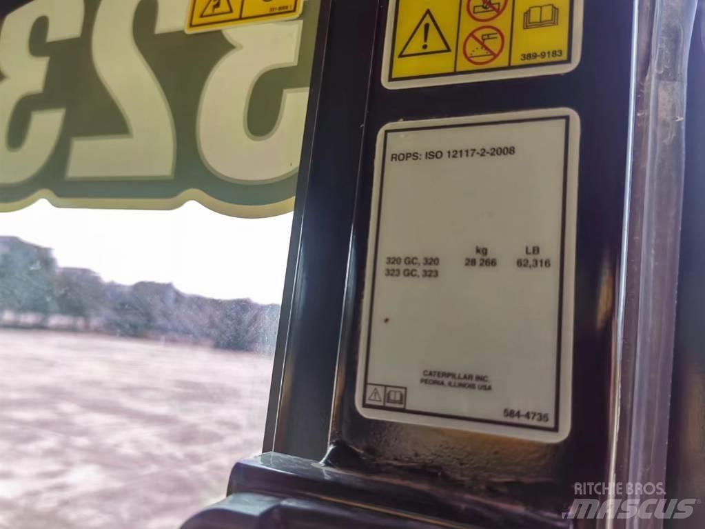CAT 2022 CAT 323 Pelle sur pneus