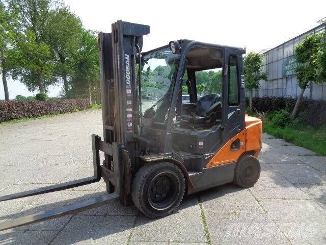 Doosan D35C-7 Chariots diesel