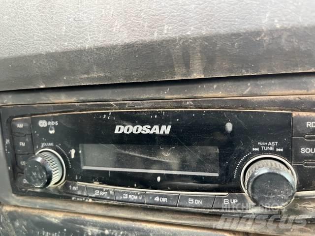 Doosan DX 140 LC Pelle sur chenilles