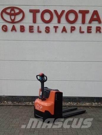 Toyota LWE 200 Gerbeur accompagnant