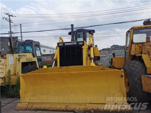Komatsu D85-21 Bouteurs sur chenilles