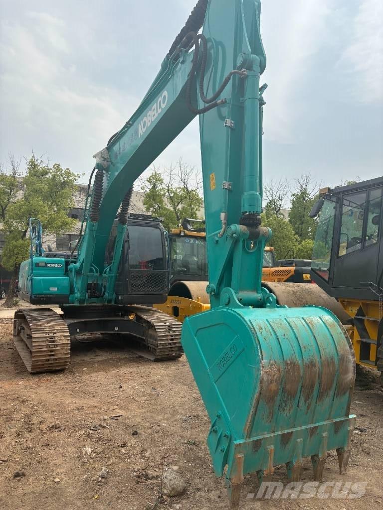 Kobelco SK 210 Pelle sur chenilles