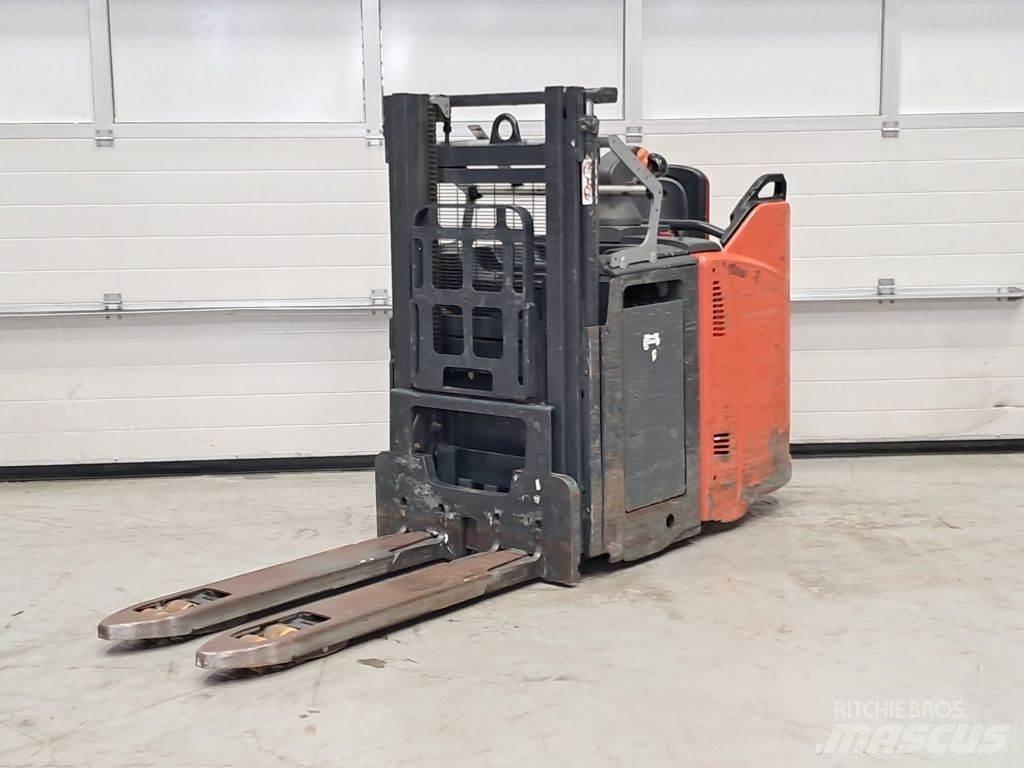 Linde L12LHPSP Gerbeur accompagnant