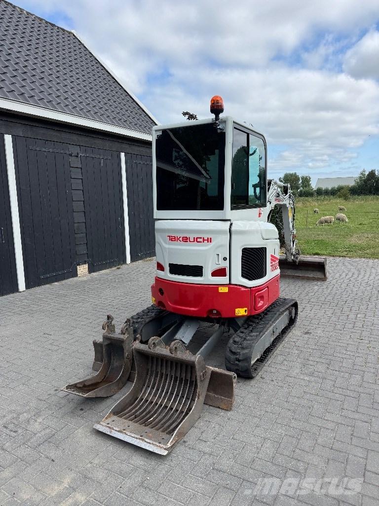 Takeuchi TB 325 R Mini pelle < 7t