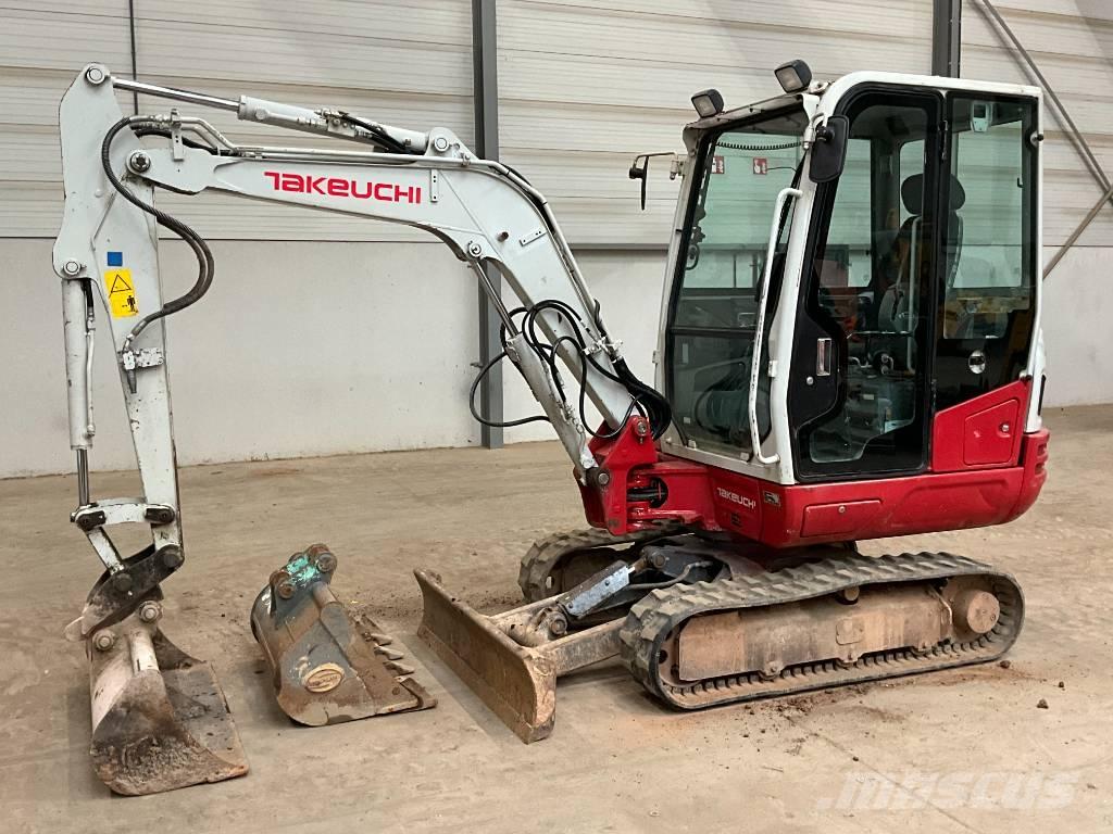 Takeuchi TB 230 Mini pelle < 7t