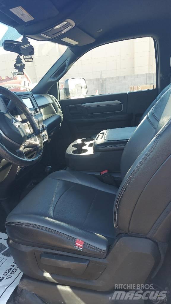 RAM 5500 Camion plateau
