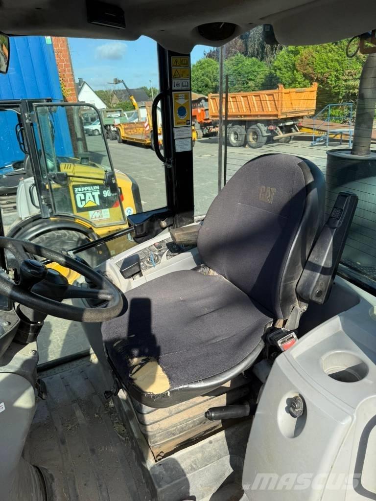 CAT 908 H 2 Chargeuse sur pneus