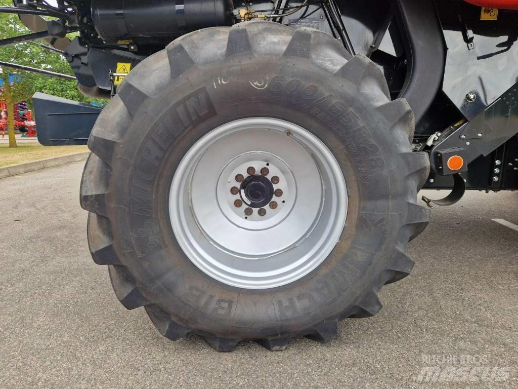 Case IH AF 7150 Moissonneuse batteuse