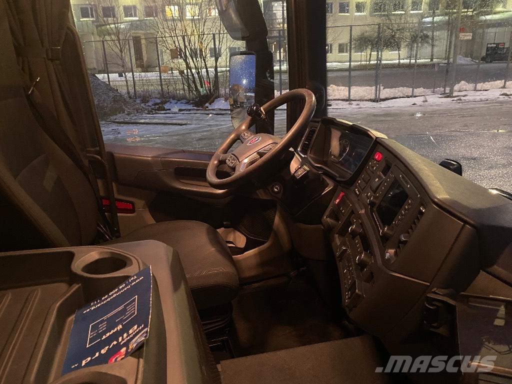 Scania LB Camion Fourgon