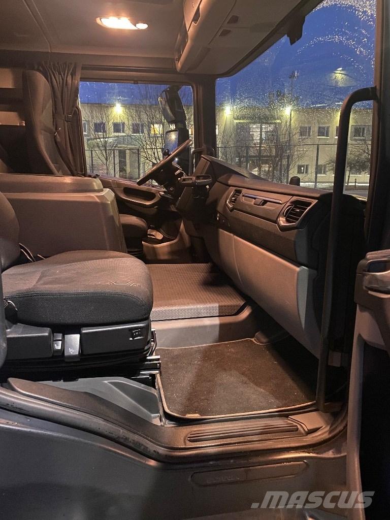 Scania LB Camion Fourgon