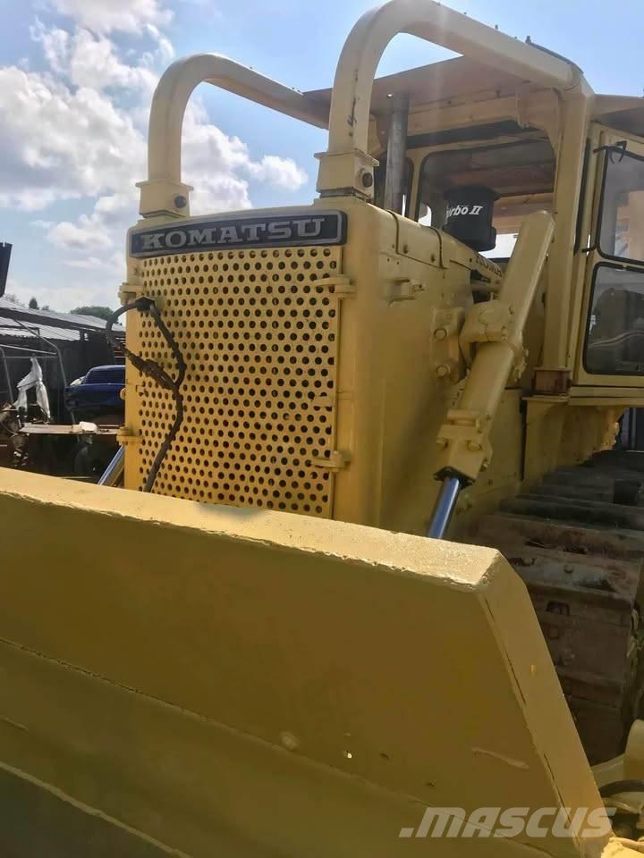 Komatsu D 85 A-12 Bouteurs sur chenilles