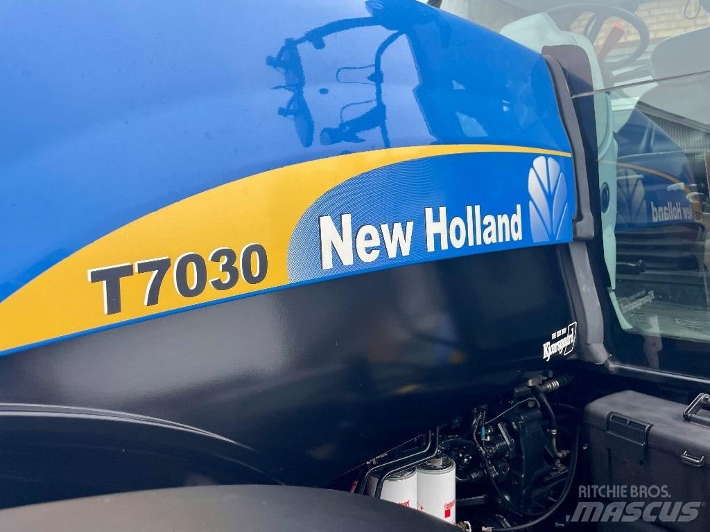 New Holland T 7030 Tracteur