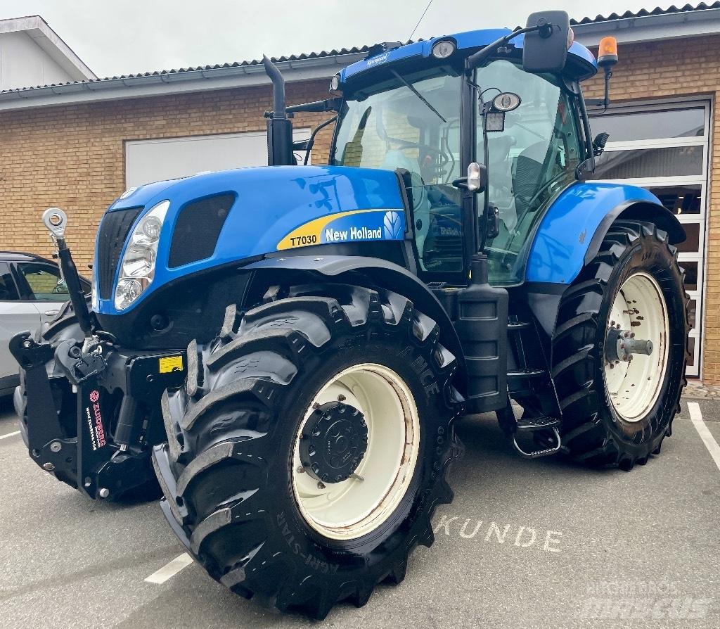 New Holland T 7030 Tracteur