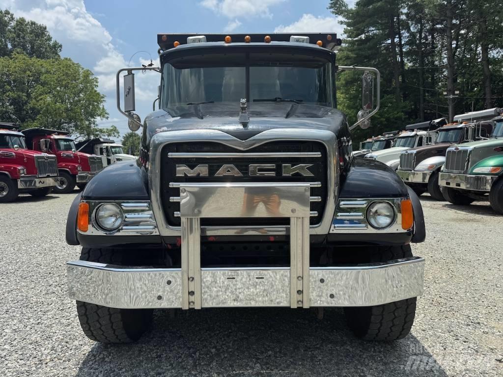 Mack Granite CV 713 Camion benne