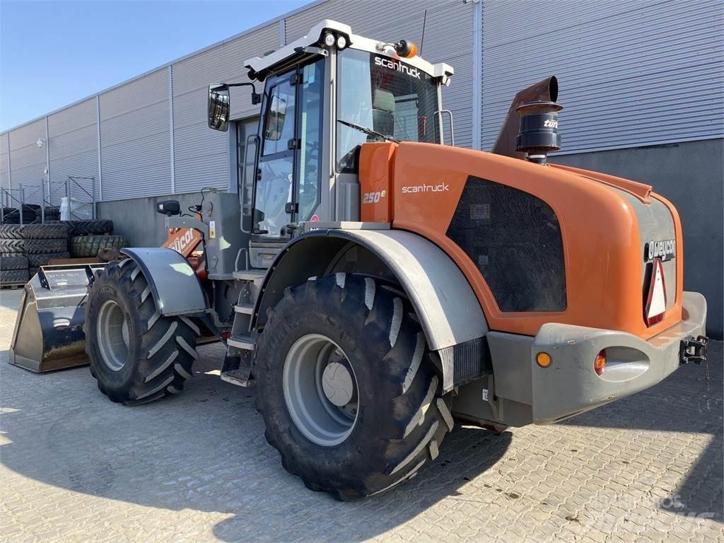 Weycor AR250E Chargeuse sur pneus