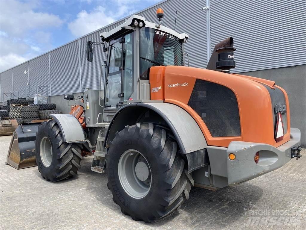 Weycor AR250E Chargeuse sur pneus