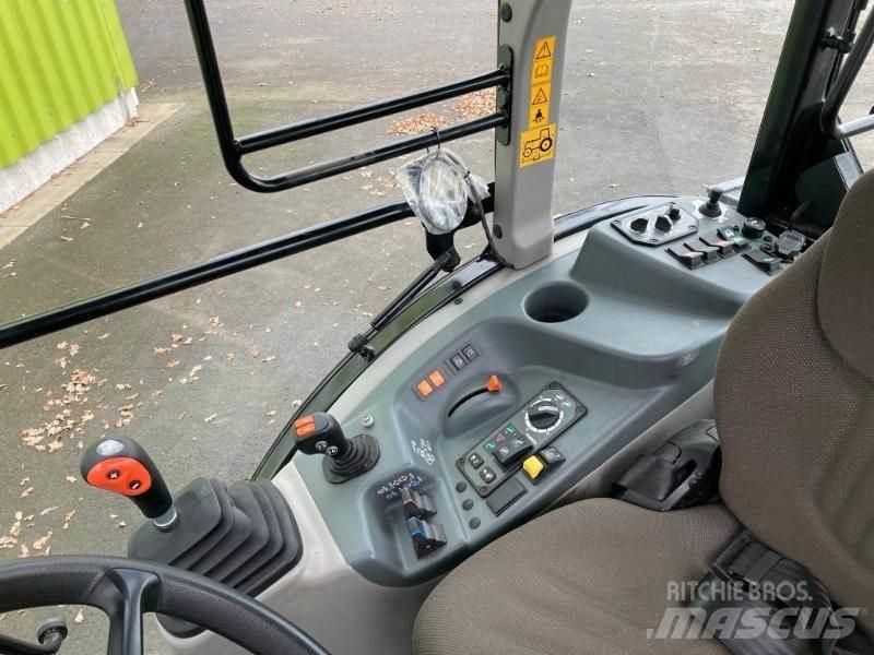 CLAAS NEXOS 240 M Tracteur