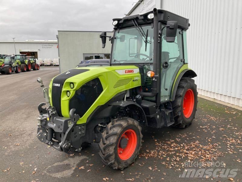 CLAAS NEXOS 240 M Tracteur