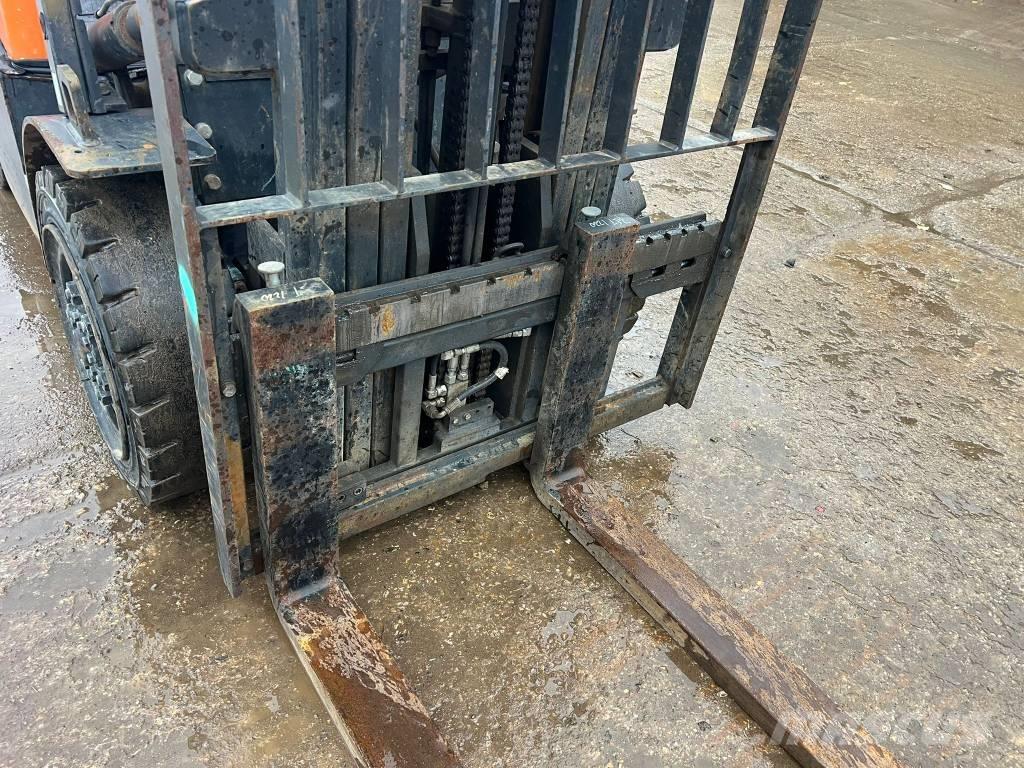 Doosan D 30 GP Chariots diesel