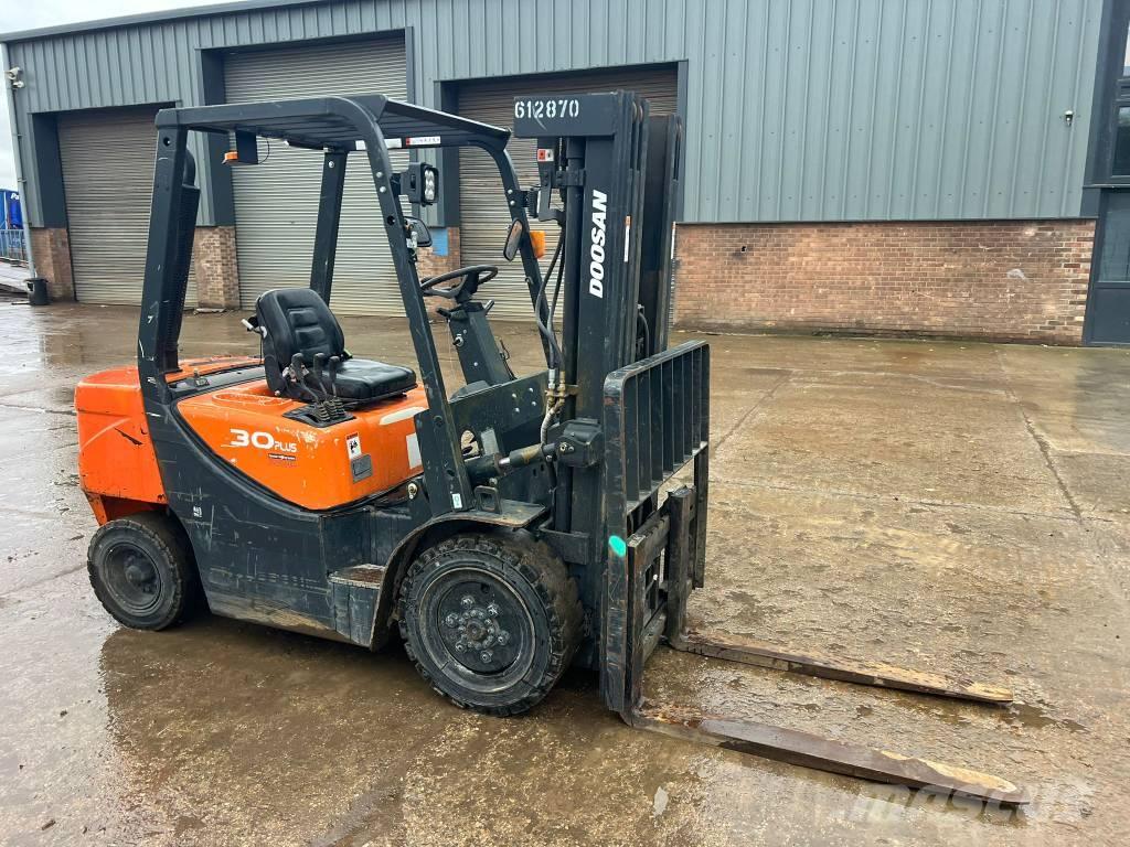 Doosan D 30 GP Chariots diesel