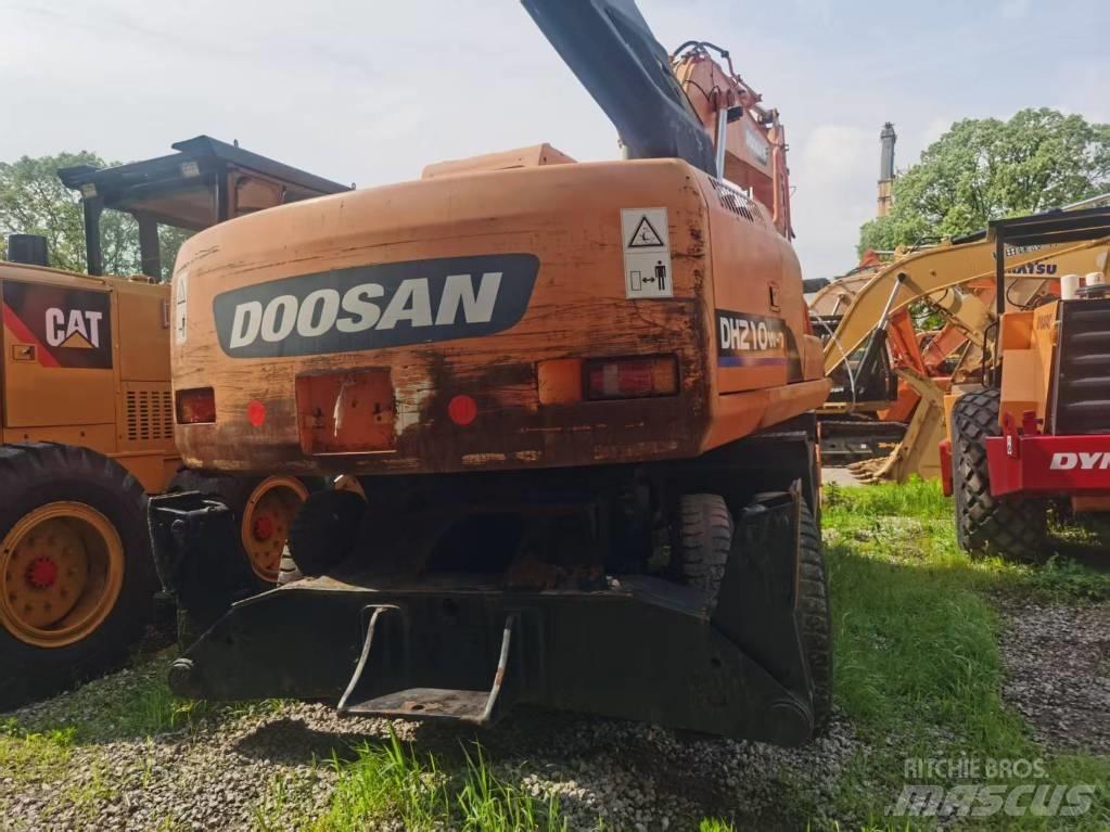 Doosan DH 210 W Pelle sur pneus