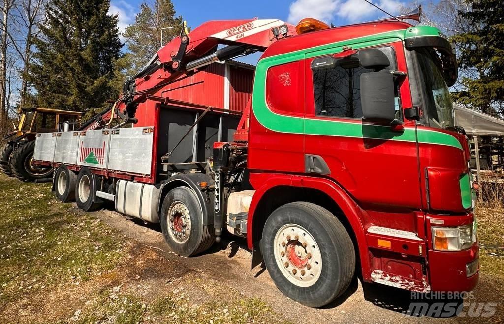 Scania P 124 GB Camion plateau ridelle avec grue