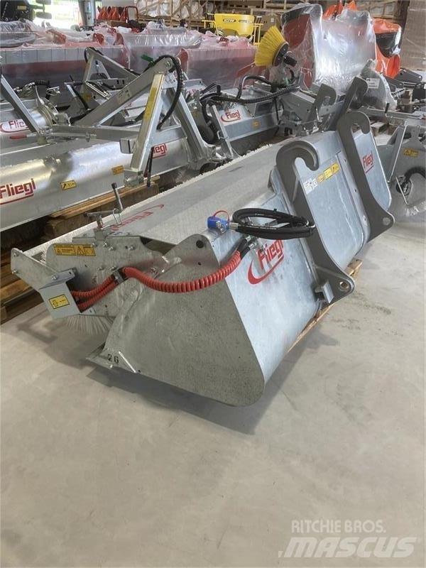 Fliegl Power Pro 260 Balayeuse / Autolaveuse