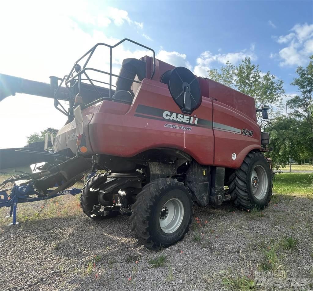 Case IH 8230 AF Moissonneuse batteuse
