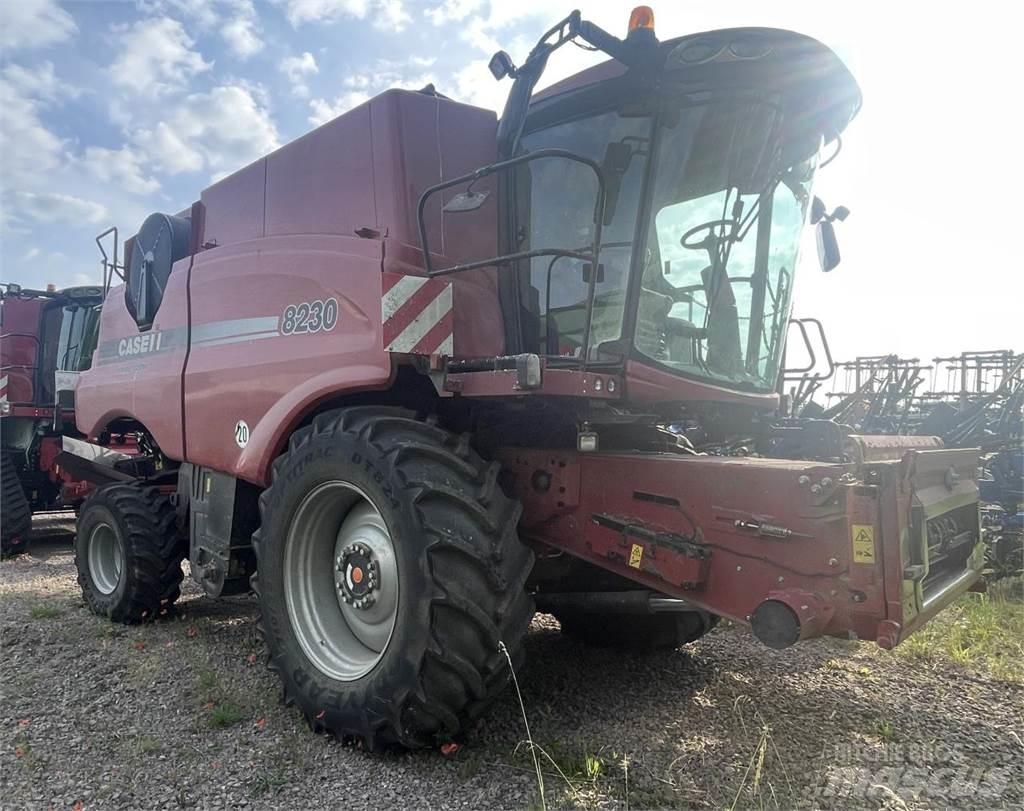 Case IH 8230 AF Moissonneuse batteuse