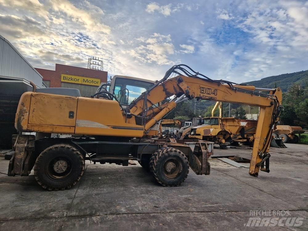 Liebherr A904C Pelle sur pneus